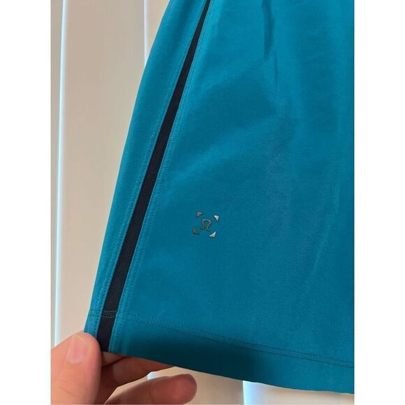 Lululemon Teal Blue Mens Shorts Size Large -A Few Small Snags - Picture 10 of 14